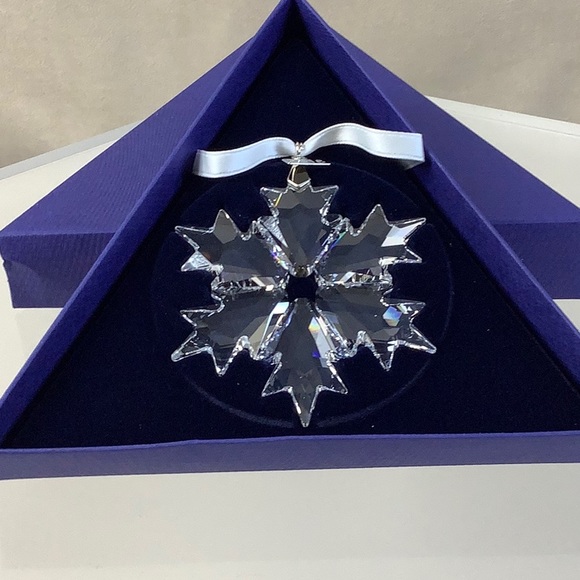 NWOT Exquisite Swarovski Crystal Annual Edition 2018 Annual Holiday Ornament - Picture 2 of 7